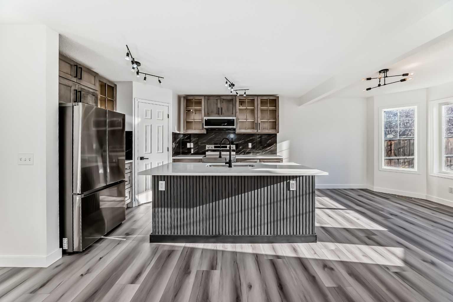 289 Canals Circle SW