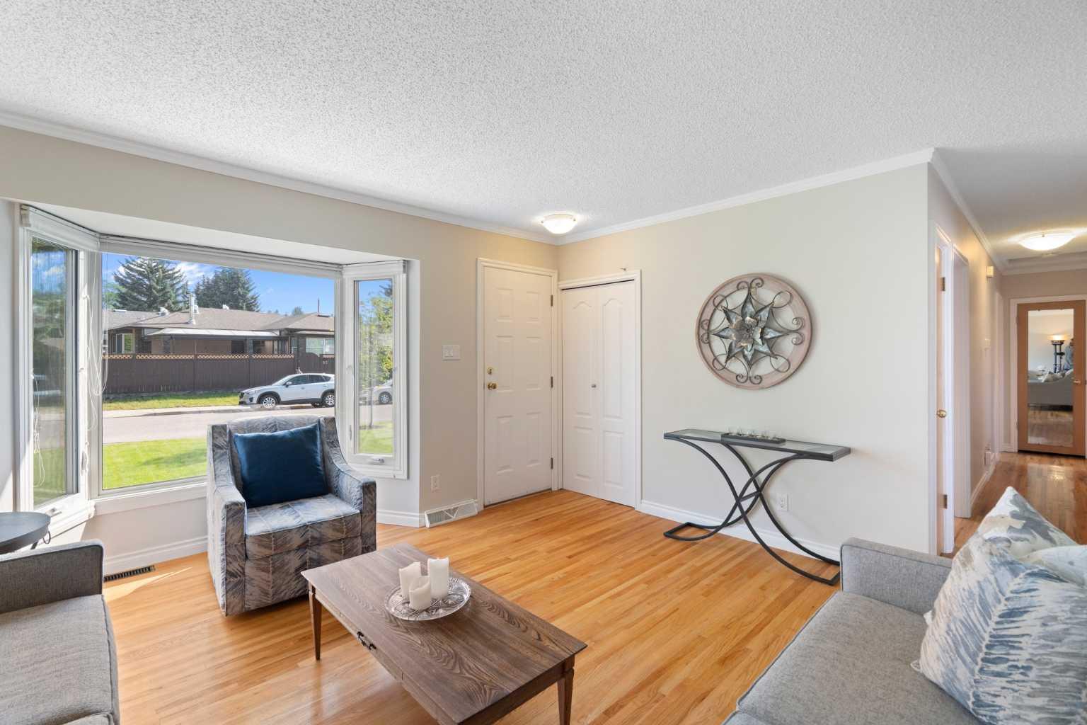15 Carmangay Crescent NW