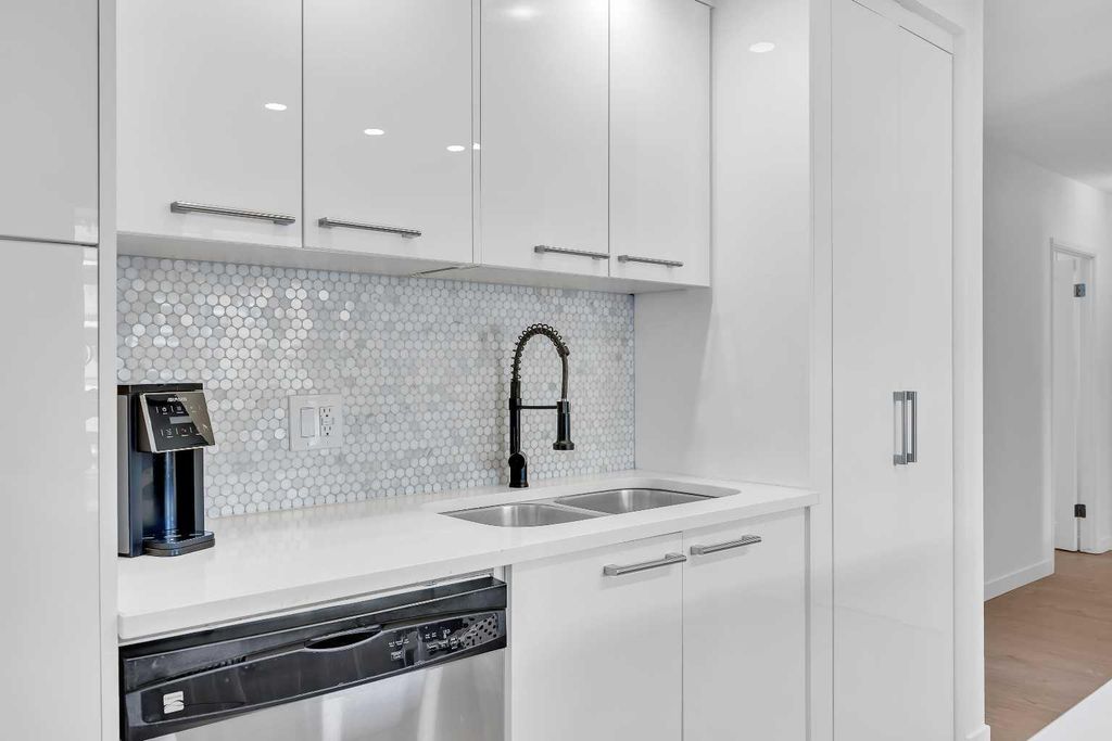 Photo of 1111 15 Avenue SW #701, Calgary, AB T2R 0S8 (MLS # A2285442)