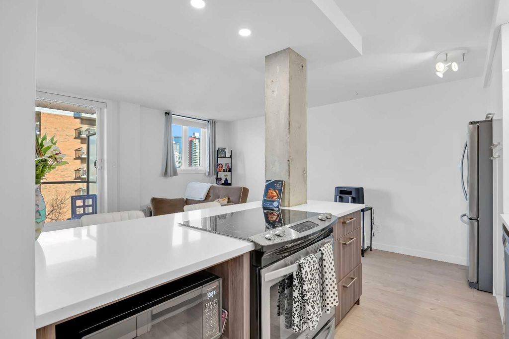 Photo of 1111 15 Avenue SW #701, Calgary, AB T2R 0S8 (MLS # A2285442)