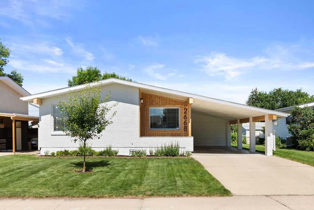 Photo of 2668 Thompson Crescent SE, Medicine Hat, AB T1B 1C4 (MLS # A2324787)