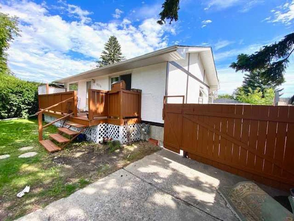 Photo of 8016 33 Avenue NW, Calgary, AB T3B 1L7 (MLS # A2312377)
