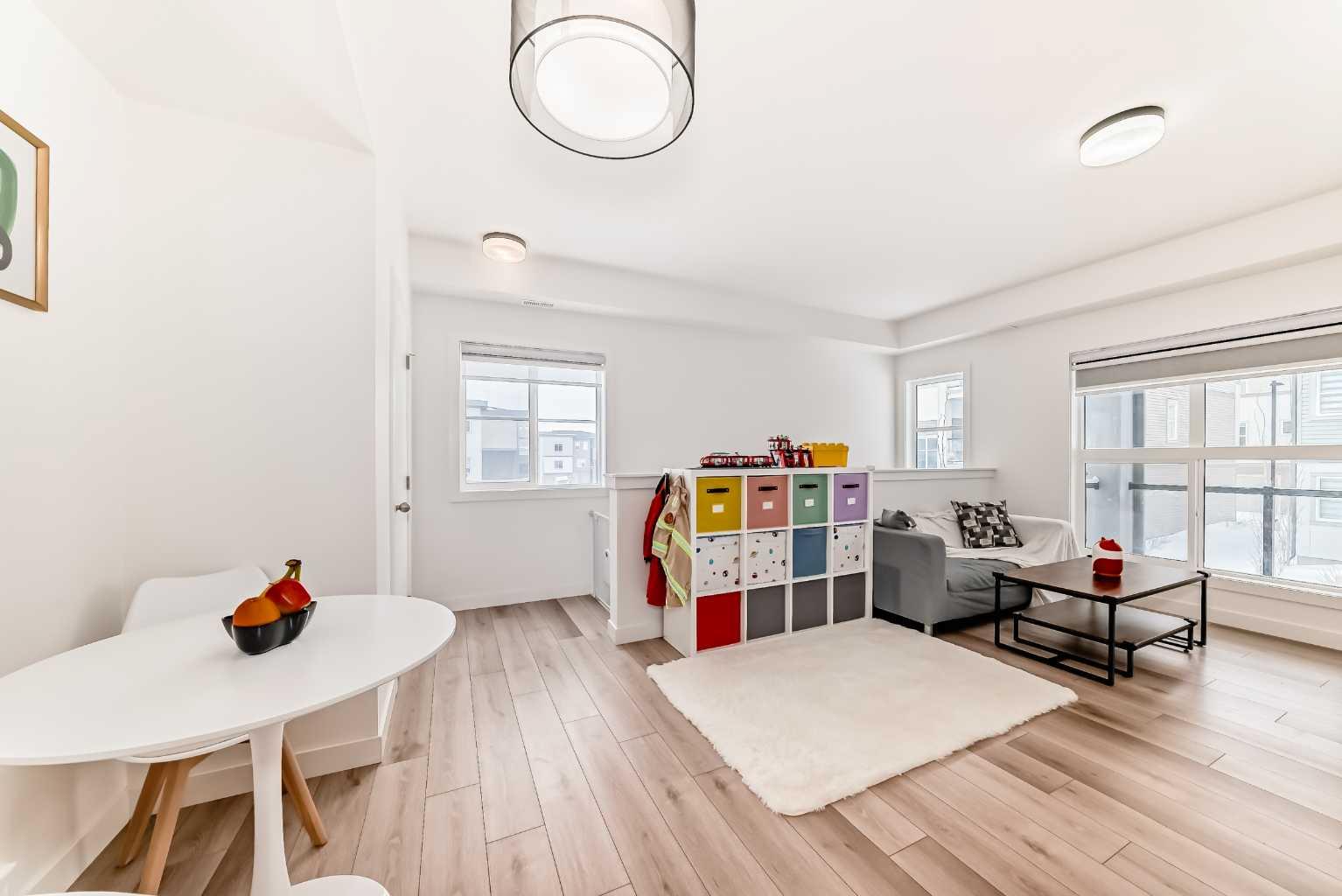 44 Spring Creek Common SW