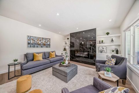 128 Cantrell Place SW Calgary AB T2W 1X2