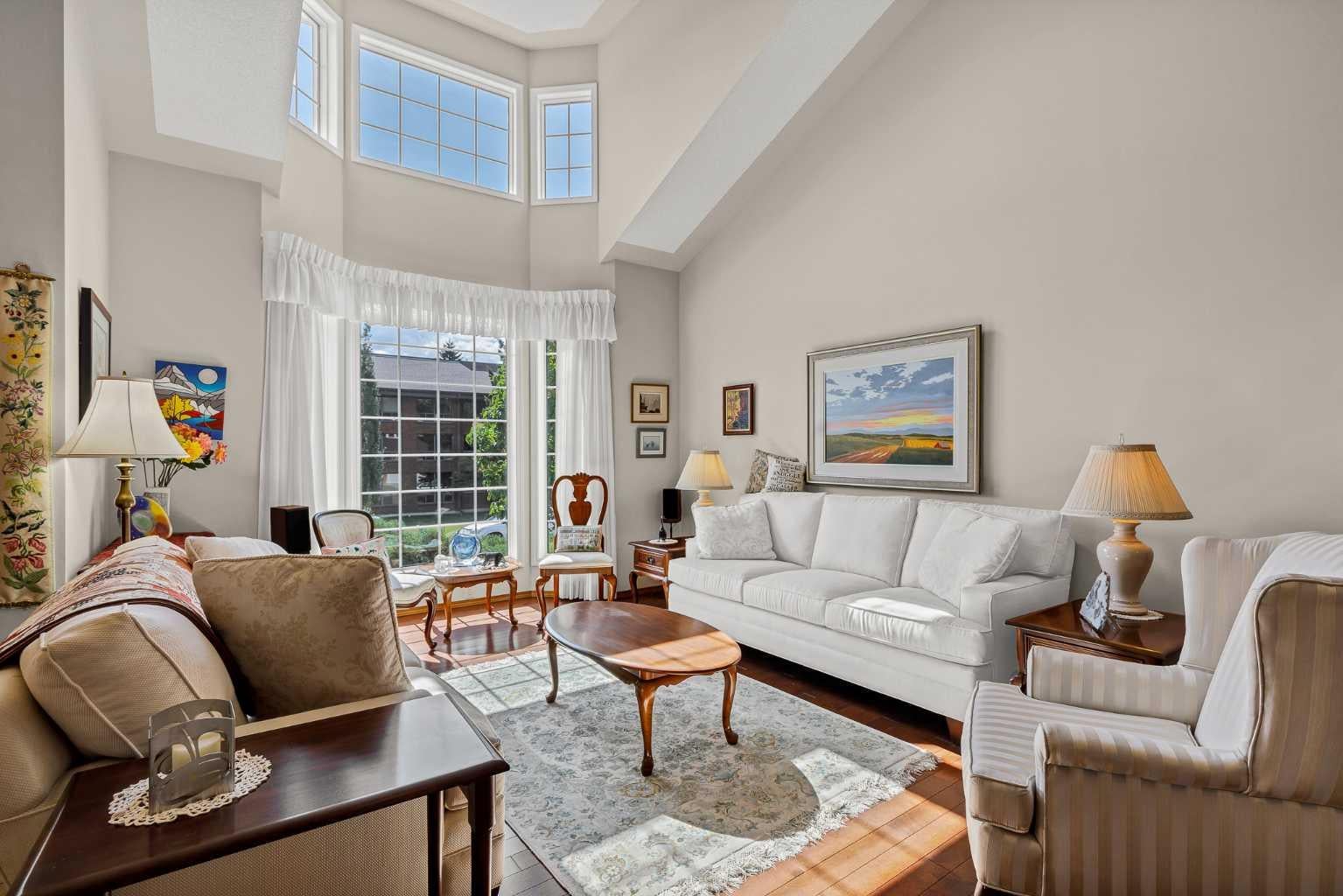 22 Varsity Estates View NW
