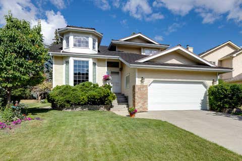 Photo of 22 Varsity Estates View NW, Calgary, AB T3B 5J7 (MLS # A2334141)