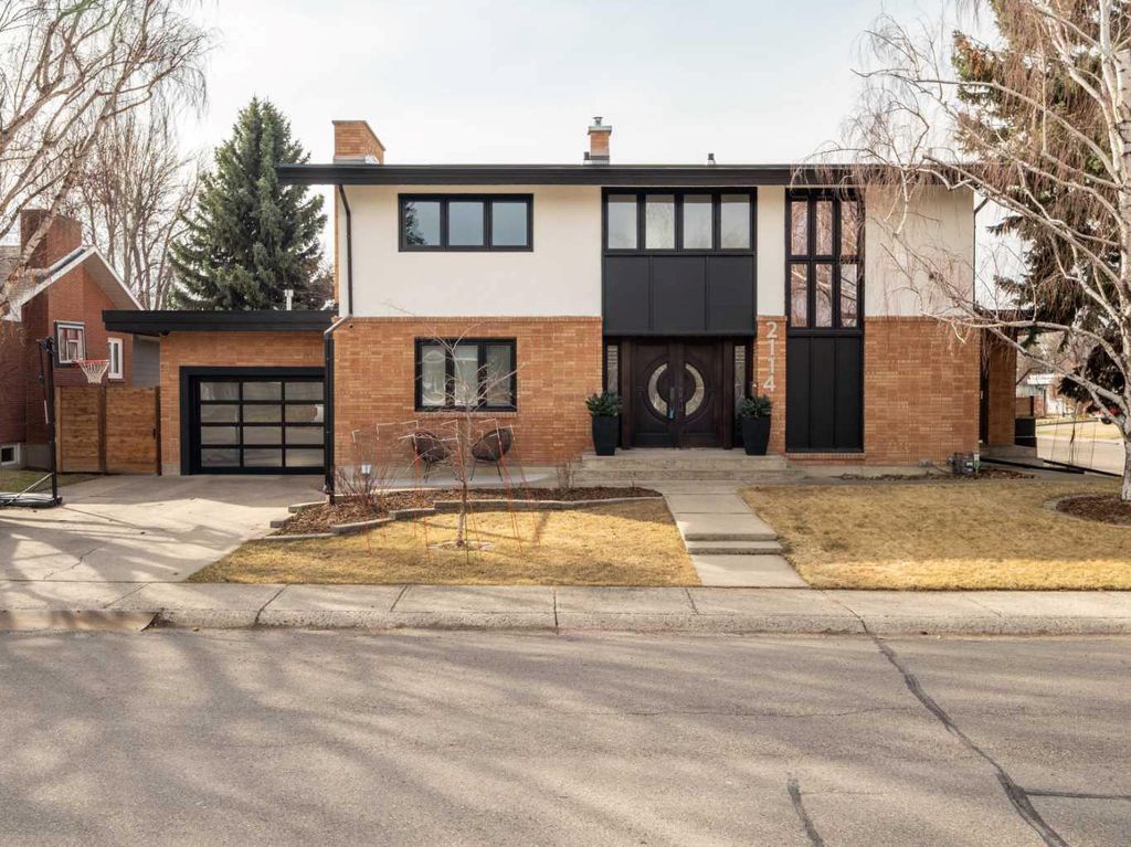 Photo of 2114 17 Avenue S, Lethbridge, AB T1K 1B3 (MLS # A2291406)