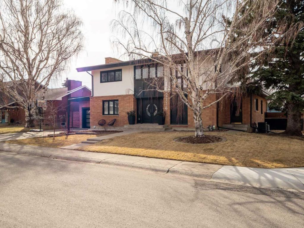 Photo of 2114 17 Avenue S, Lethbridge, AB T1K 1B3 (MLS # A2291406)