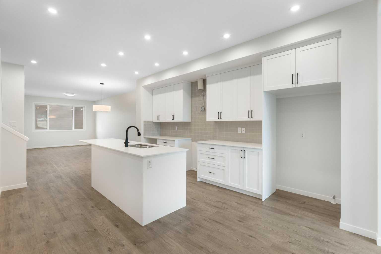 103 Royston Way NW
