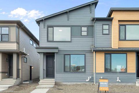 103 Royston Way NW Calgary AB T3L 0M4