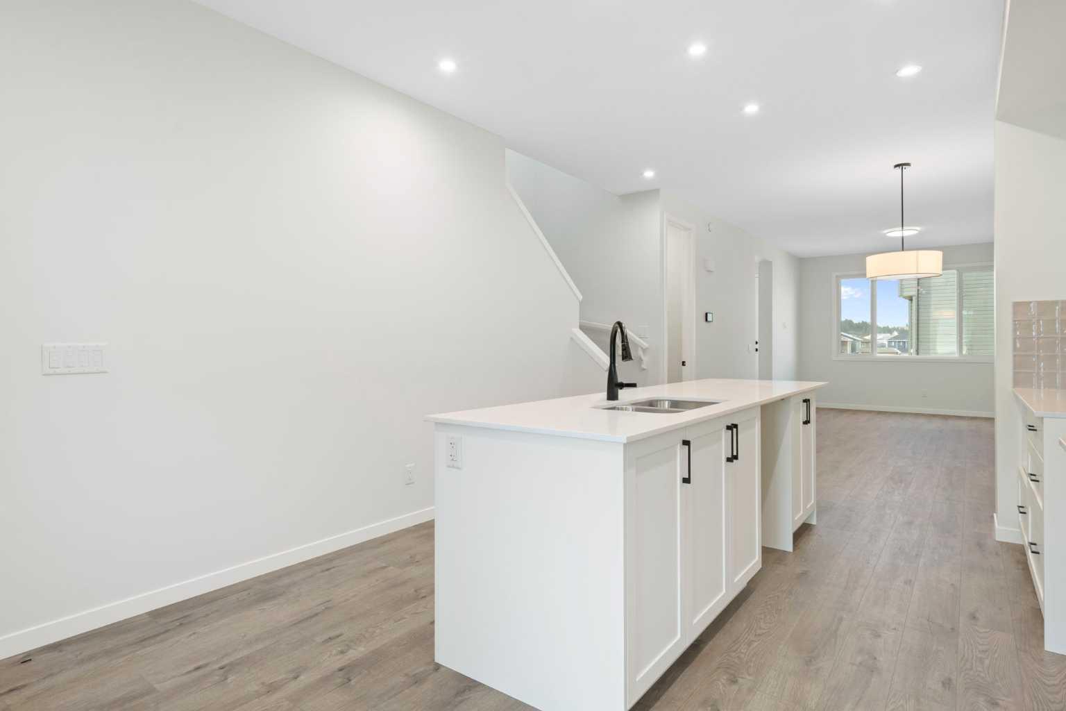 103 Royston Way NW