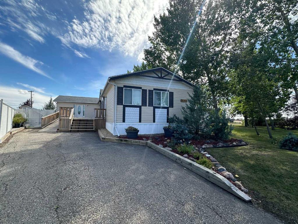 Photo of 452 1st Street SW, Falher, AB T0H 1M0 (MLS # A2290996)