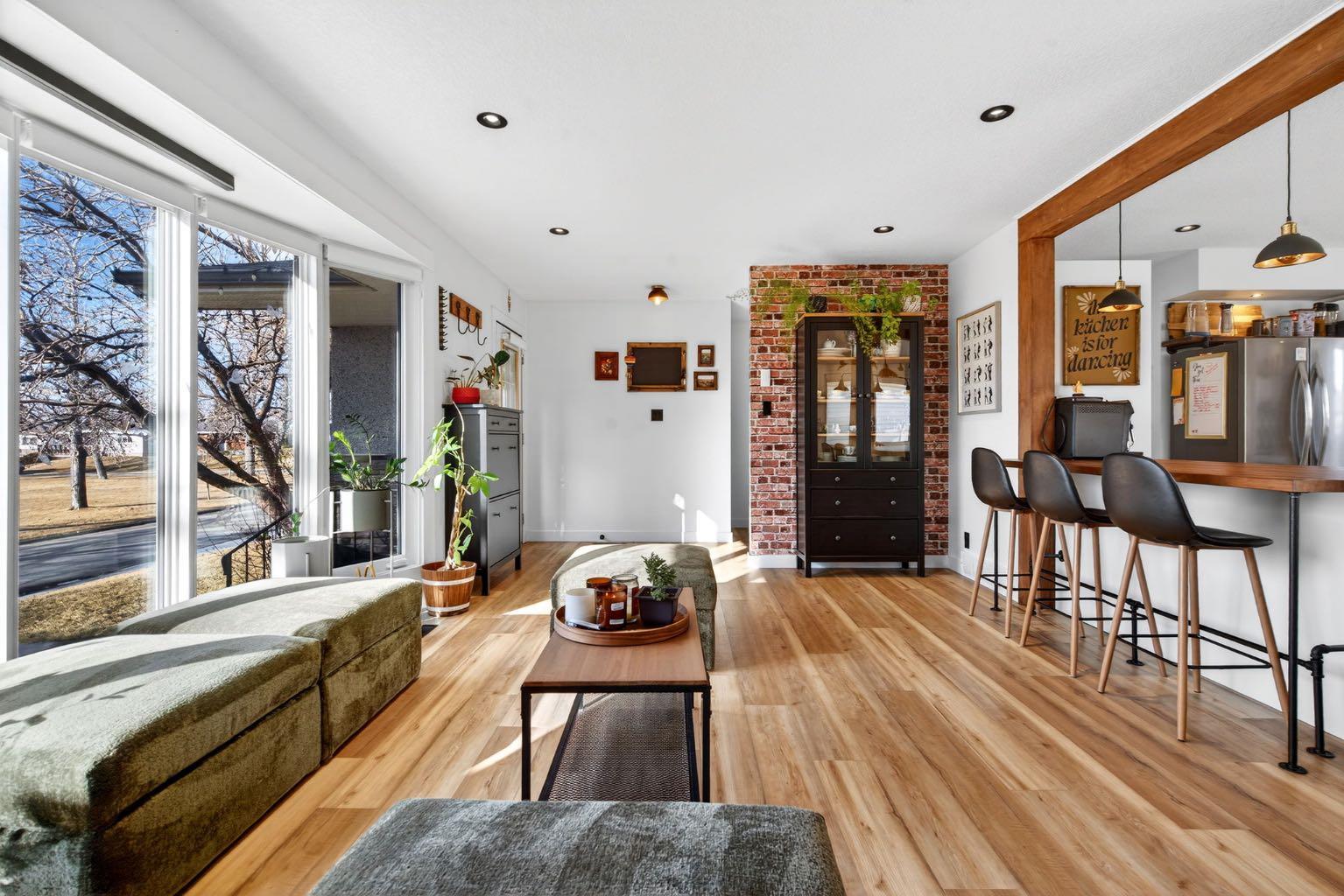 2155 Mackid Crescent NE