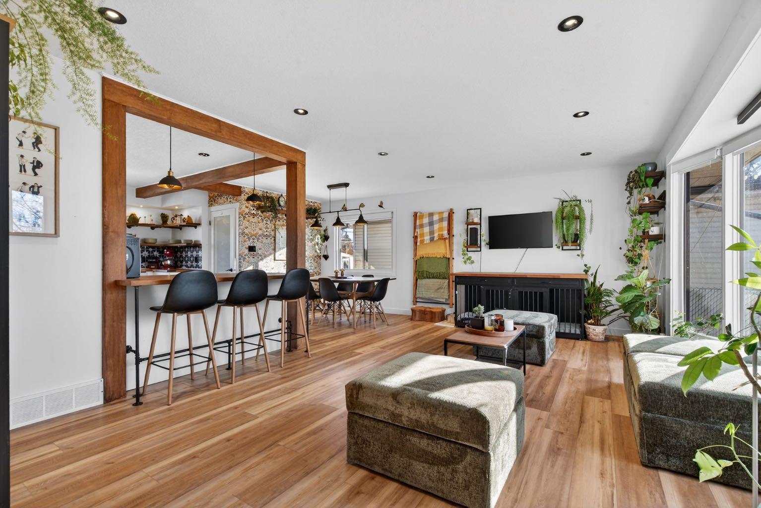 2155 Mackid Crescent NE