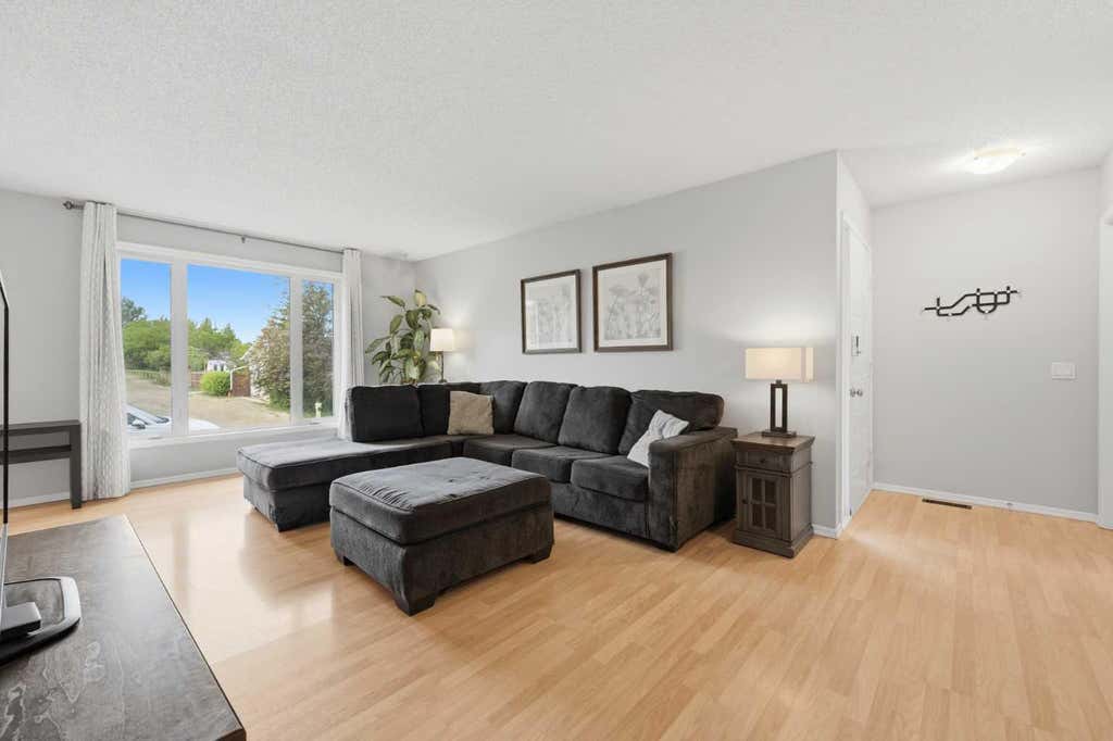 Photo of 32 Beddington Rise NE, Calgary, AB T3K 1N2 (MLS # A2338678)