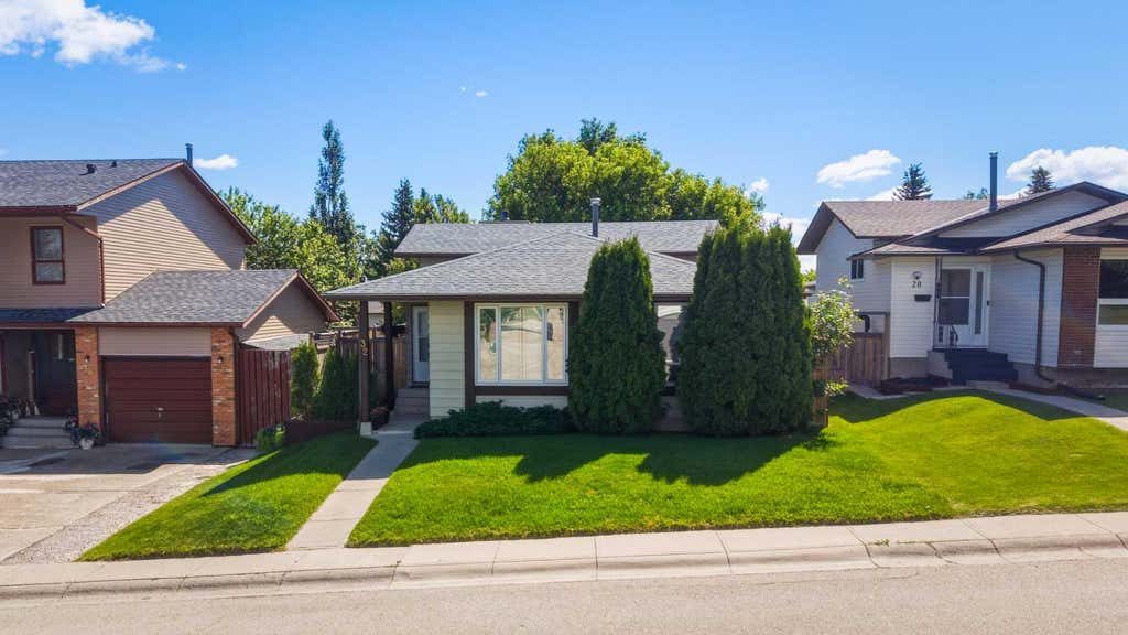 Photo of 32 Beddington Rise NE, Calgary, AB T3K 1N2 (MLS # A2338678)