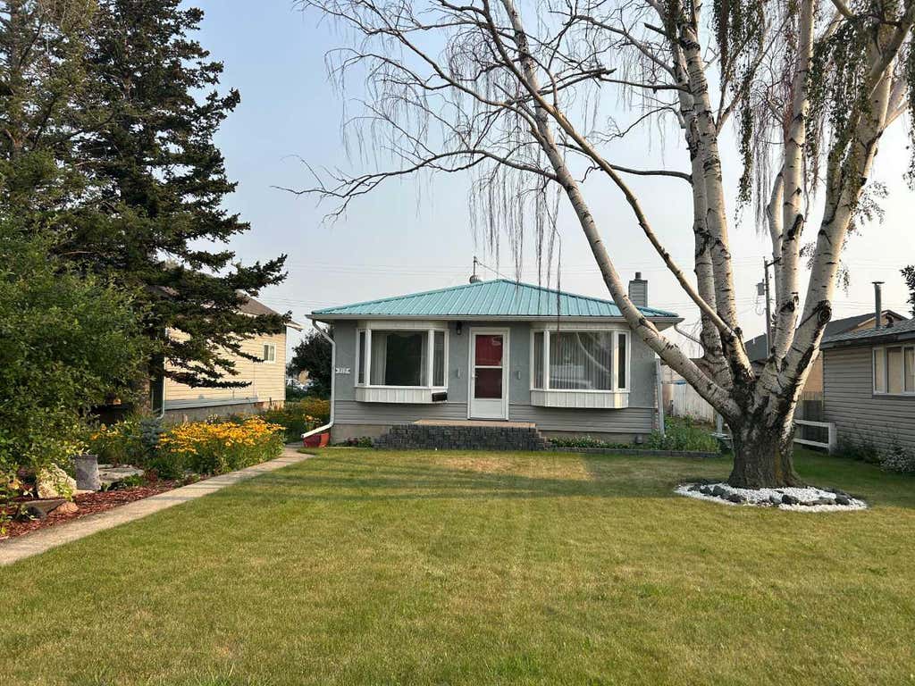 Photo of 315 3 Avenue N, Vauxhall, AB T0K 2K0 (MLS # A2331674)