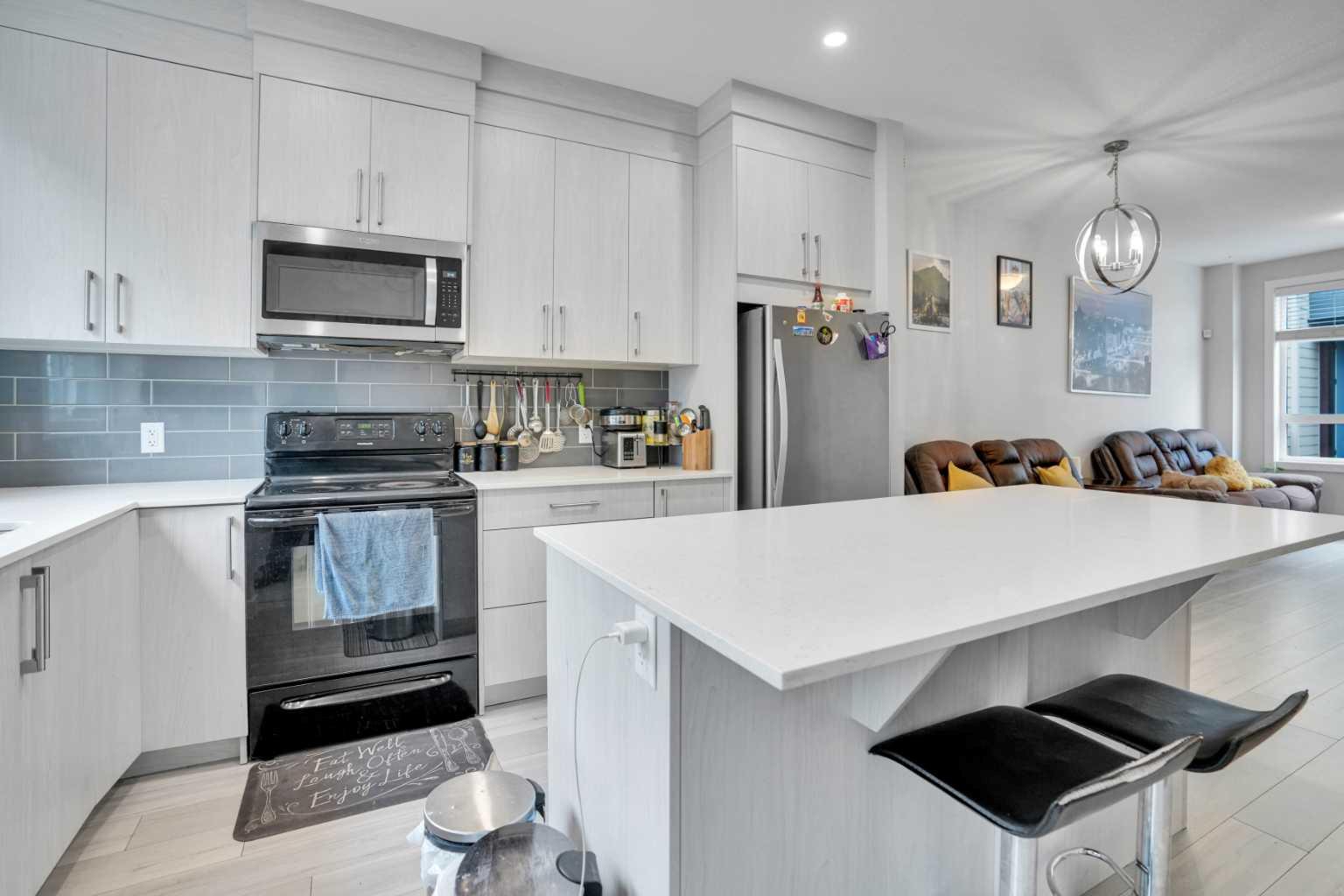 318 Redstone Crescent NE