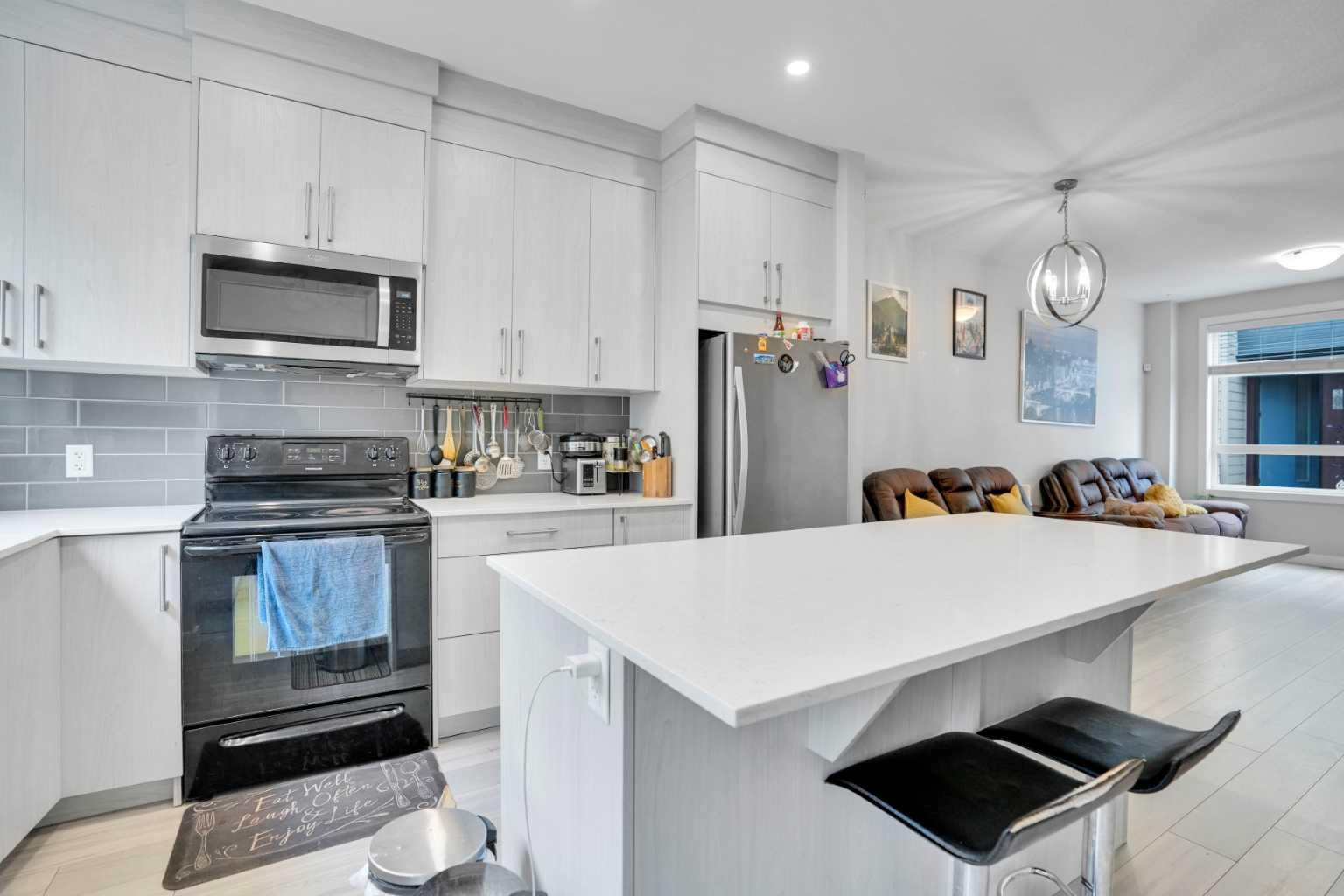 318 Redstone Crescent NE