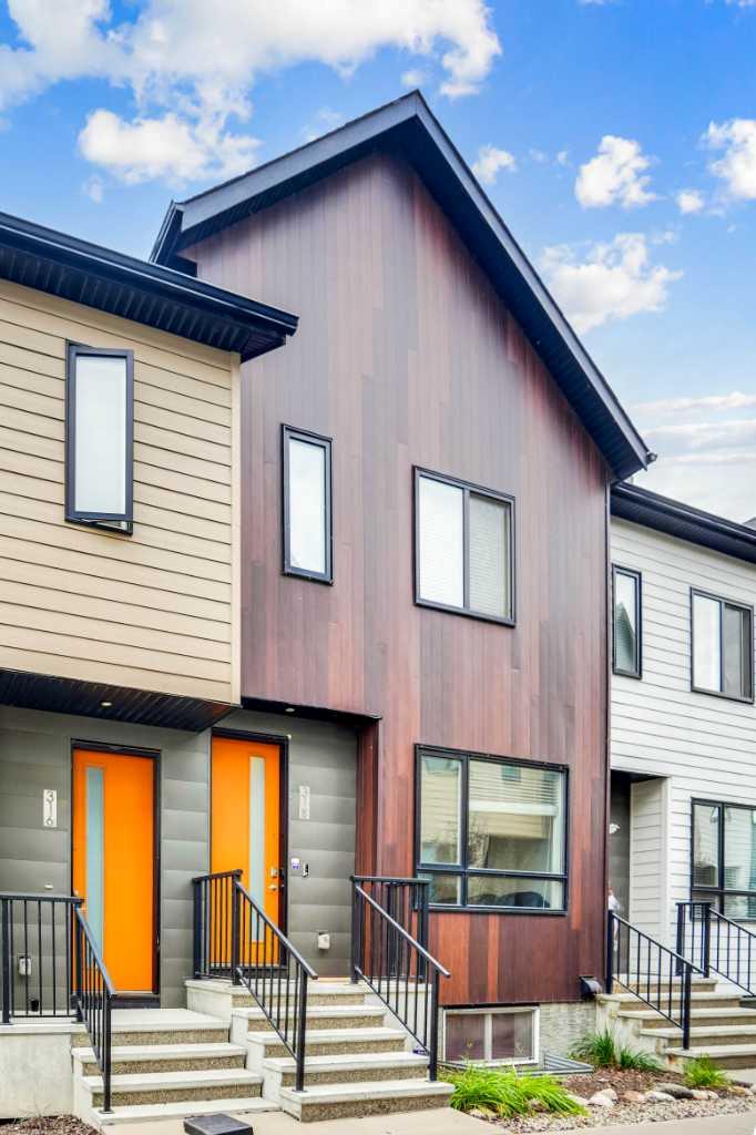 318 Redstone Crescent NE