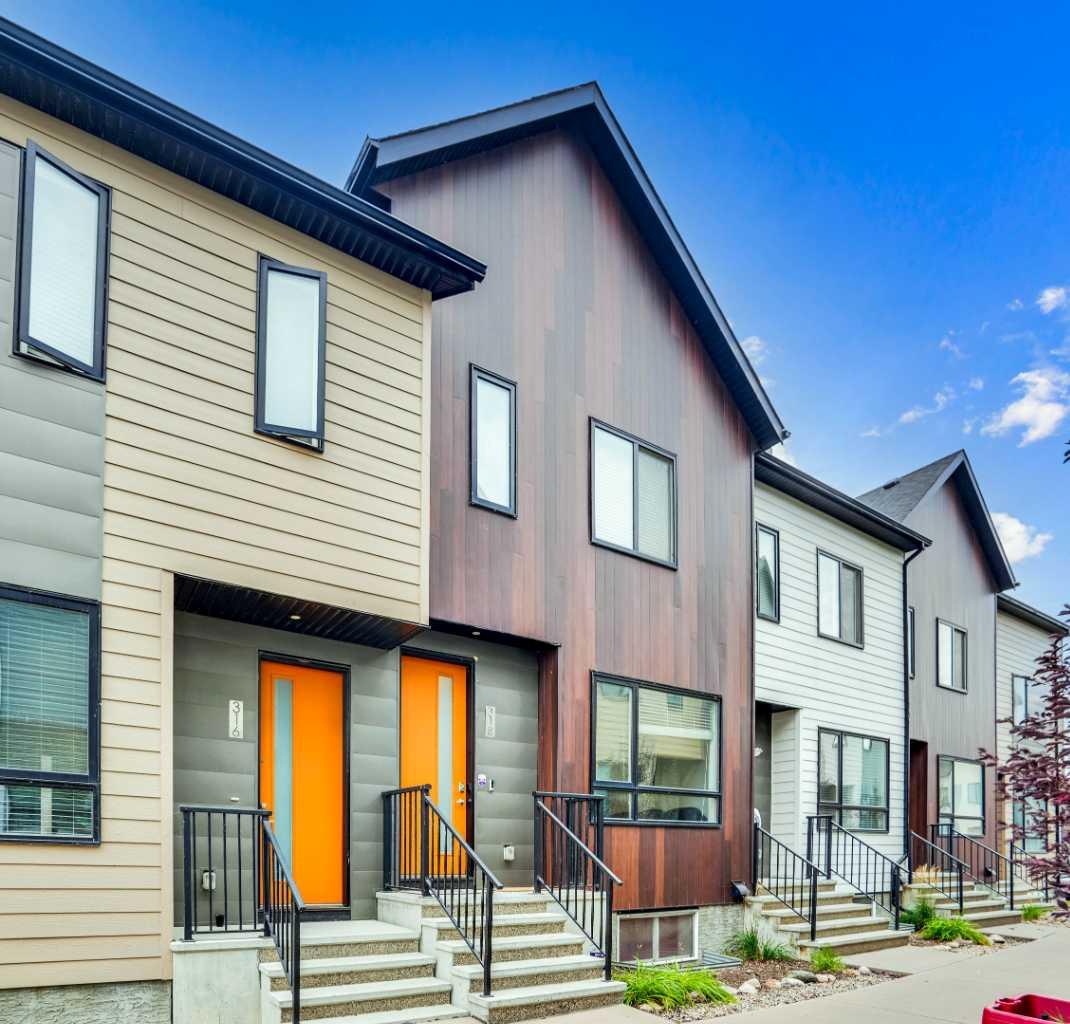 318 Redstone Crescent NE