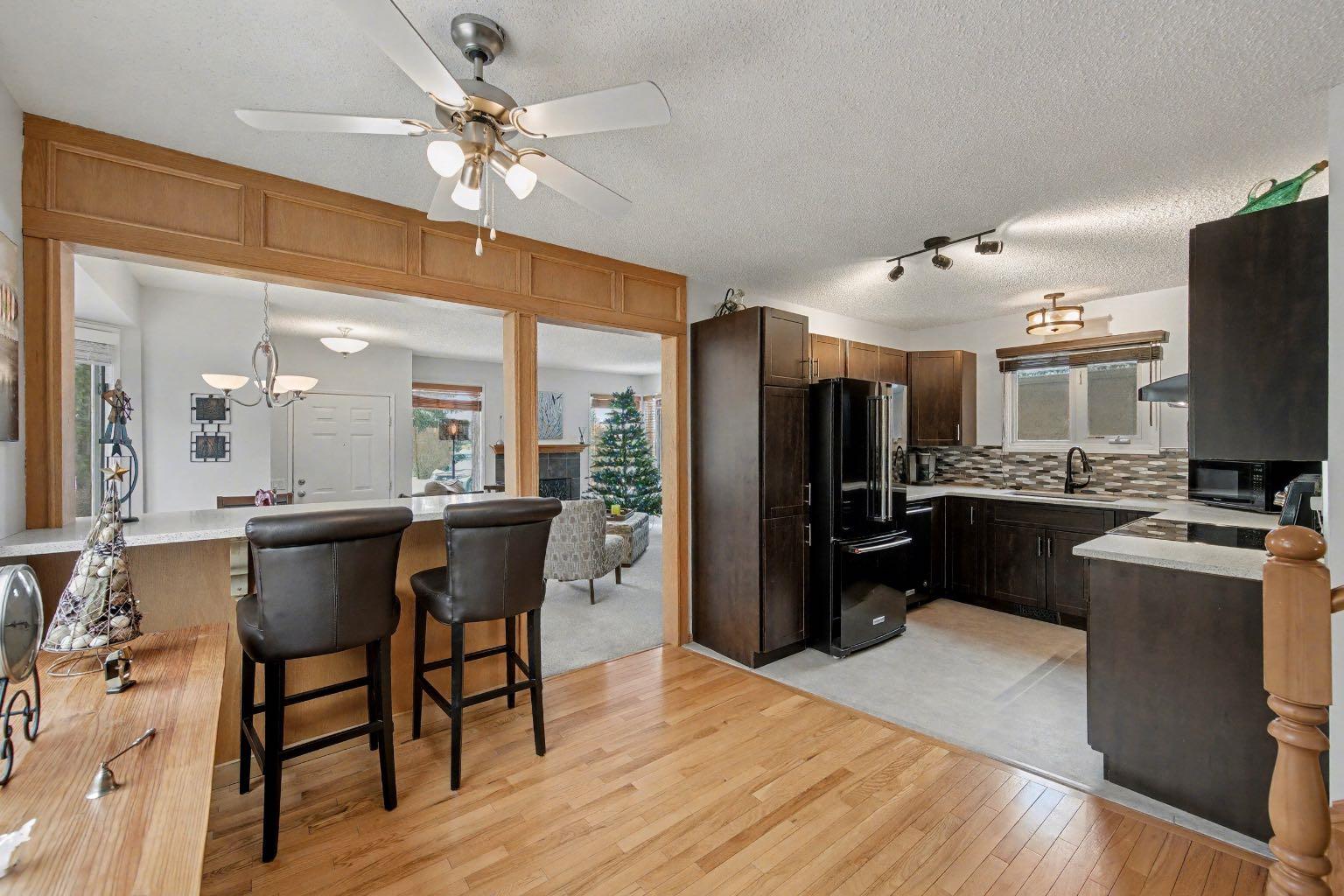 34 Woodglen Crescent SW