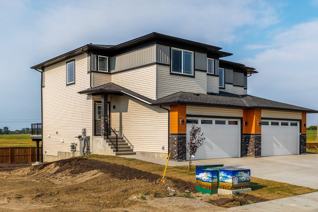 Photo of 142 Lakewood Crescent, Strathmore, AB T1P 0G6 (MLS # A2351488)