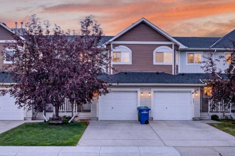 Photo of 211 Bayside Point SW, Airdrie, AB T4B 2X6 (MLS # A2336052)