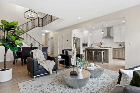 Photo of 43 Versant View SW, Calgary, AB T2Y 0W9 (MLS # A2258060) Photo of 43 Versant View SW, Calgary, AB T2Y 0W9 (MLS # A2258060)