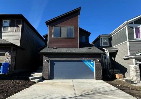 43 Versant View SW Calgary AB T2Y 0W9