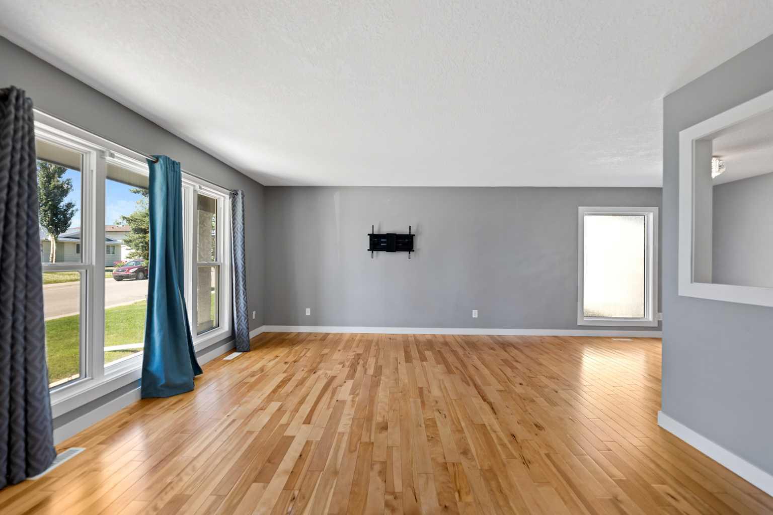 136 Maitland Drive NE