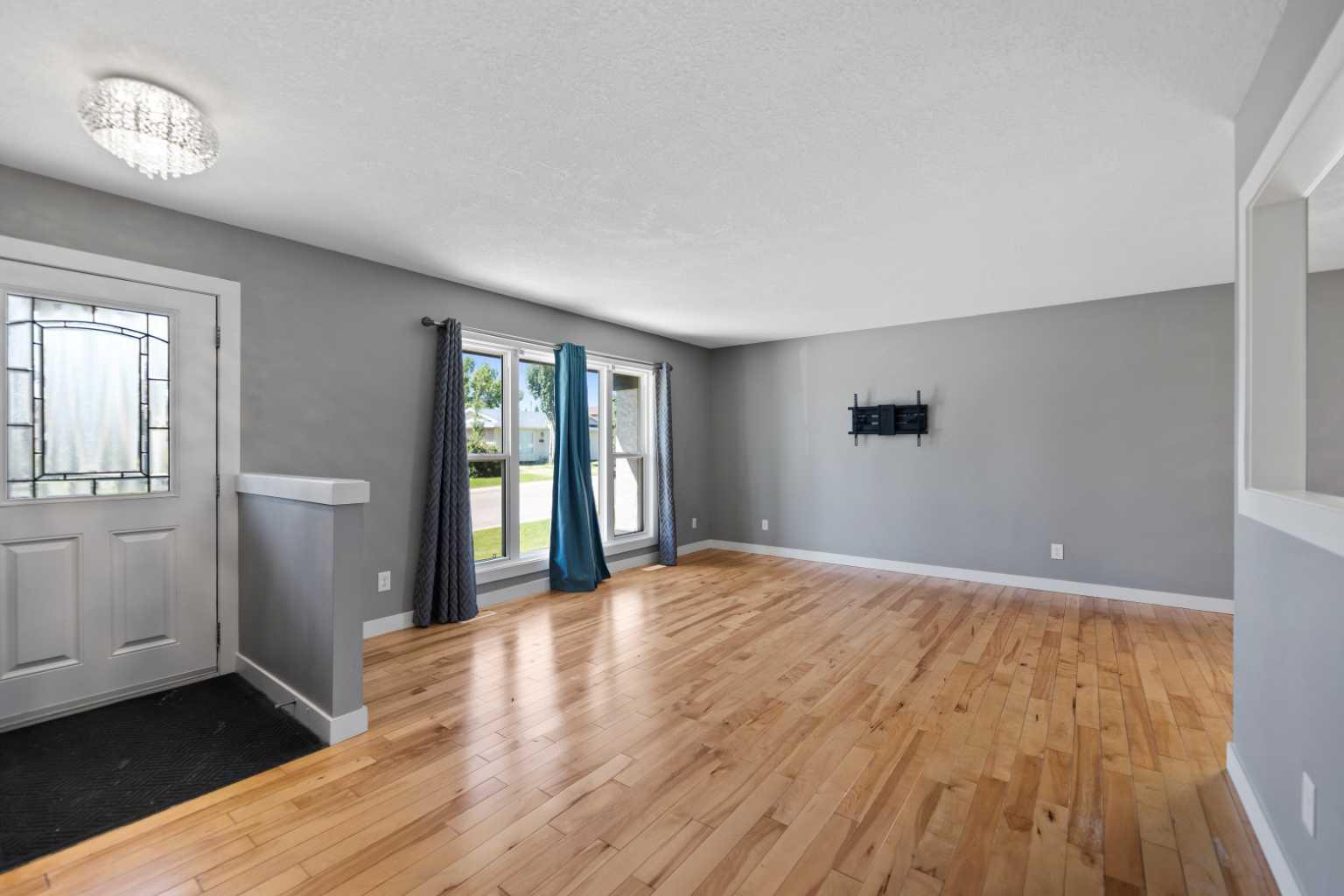 136 Maitland Drive NE