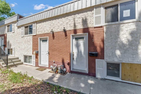 Photo of 6 Chinook Drive SW #5, Medicine Hat, AB T1A 4B3 (MLS # A2326397)