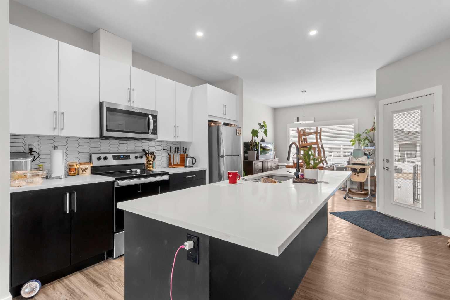 75 Ellington Crescent