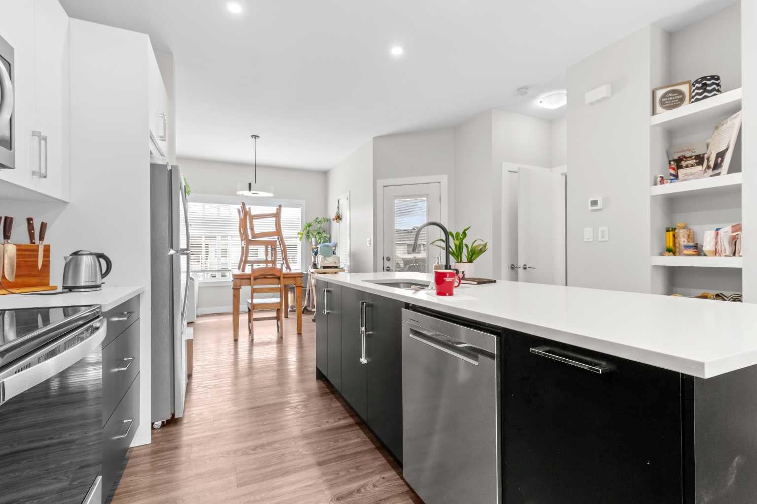 75 Ellington Crescent
