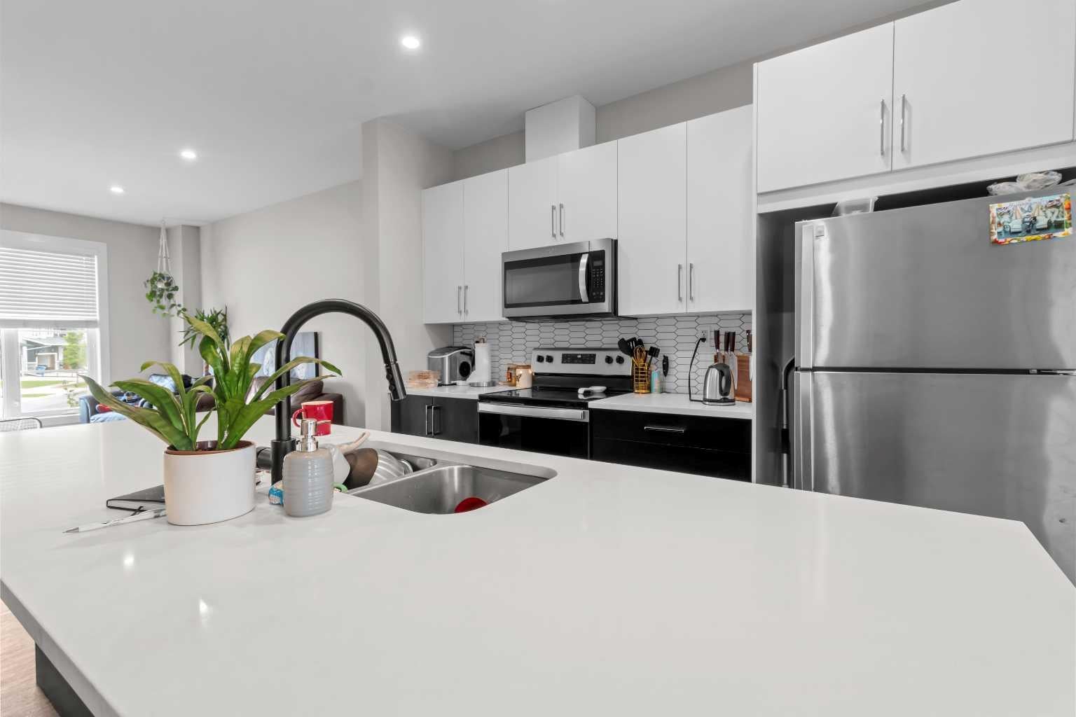 75 Ellington Crescent