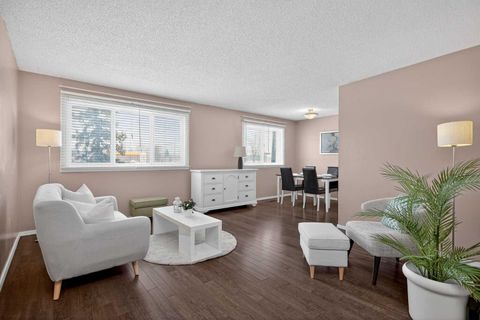 10304 Braeside Drive SW Calgary AB T2W 1B4