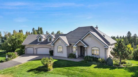 1 Pinehurst Drive Heritage Pointe AB T1S 4J3