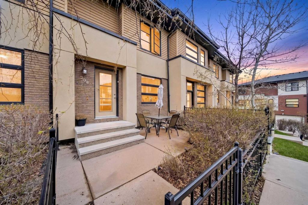Photo of 208 Aspen Hills Villas SW, Calgary, AB T3H 0H8 (MLS # A2309590)