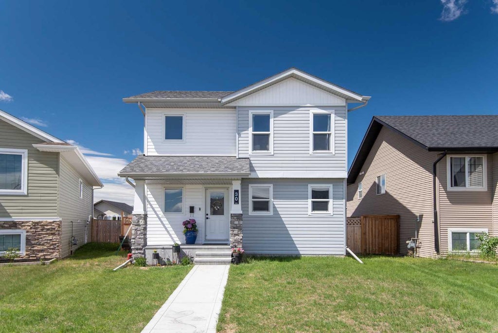 Photo of 30 Cascade Street, Blackfalds, AB T4M 0A8 (MLS # A2328934)