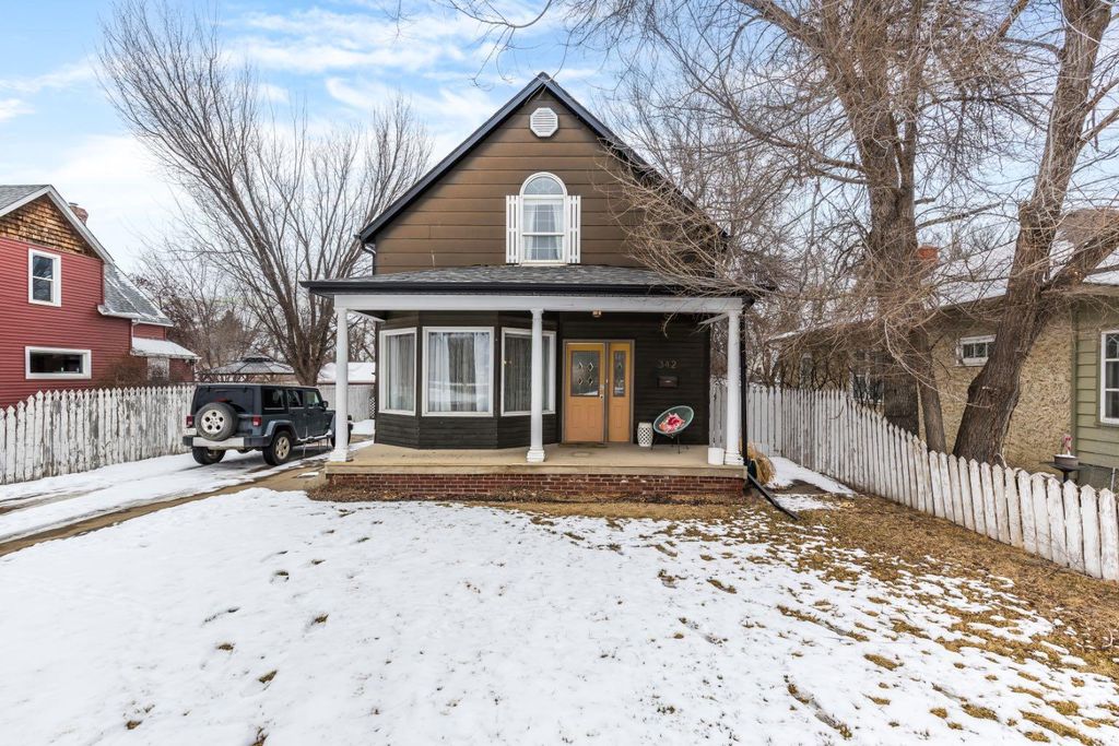 Photo of 342 Cambridge Street SE, Medicine Hat, AB T1A 0S8 (MLS # A2294394)