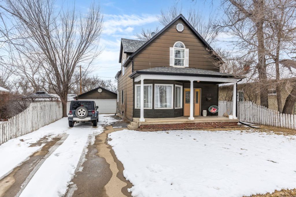 Photo of 342 Cambridge Street SE, Medicine Hat, AB T1A 0S8 (MLS # A2294394)