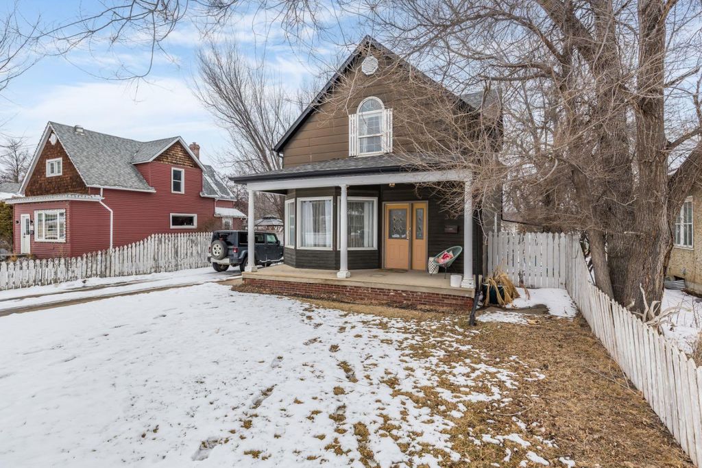 Photo of 342 Cambridge Street SE, Medicine Hat, AB T1A 0S8 (MLS # A2294394)