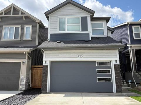 123 Mitchell Way NW Calgary AB T3R 2B5
