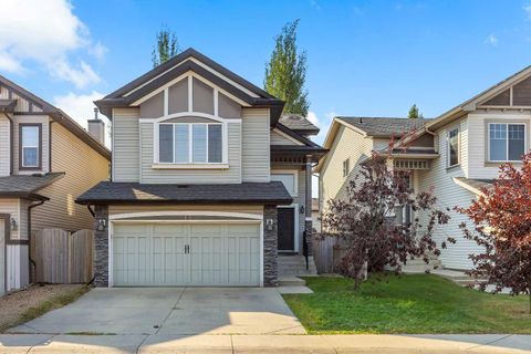 Photo of 15 New Brighton Close SE, Calgary, AB T2Z 0E4 (MLS # A2258962) Photo of 15 New Brighton Close SE, Calgary, AB T2Z 0E4 (MLS # A2258962)