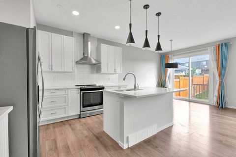 106 Lucas Crescent NW Calgary AB T3P 1M6