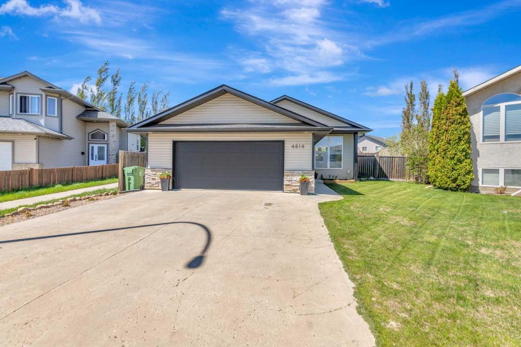Photo of 4814 16 Street, Lloydminster, SK S9V 0V6 (MLS # A2313306)
