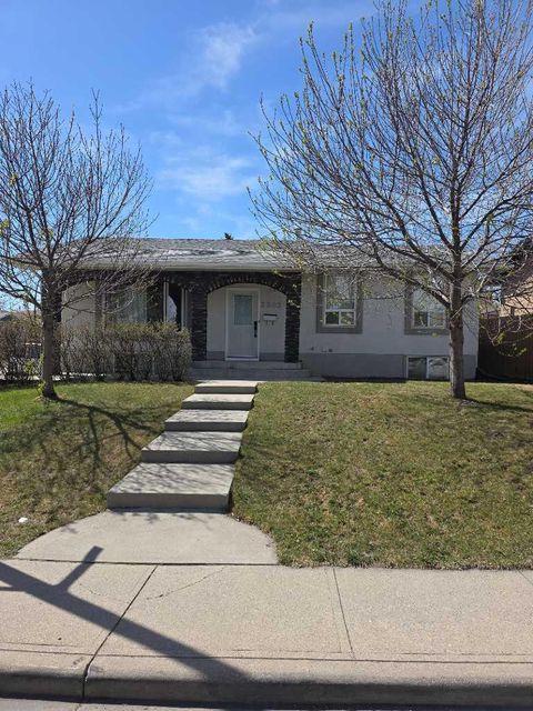 Photo of 3503 48 Street NE, Calgary, AB T1Y 1S3 (MLS # A2293411)