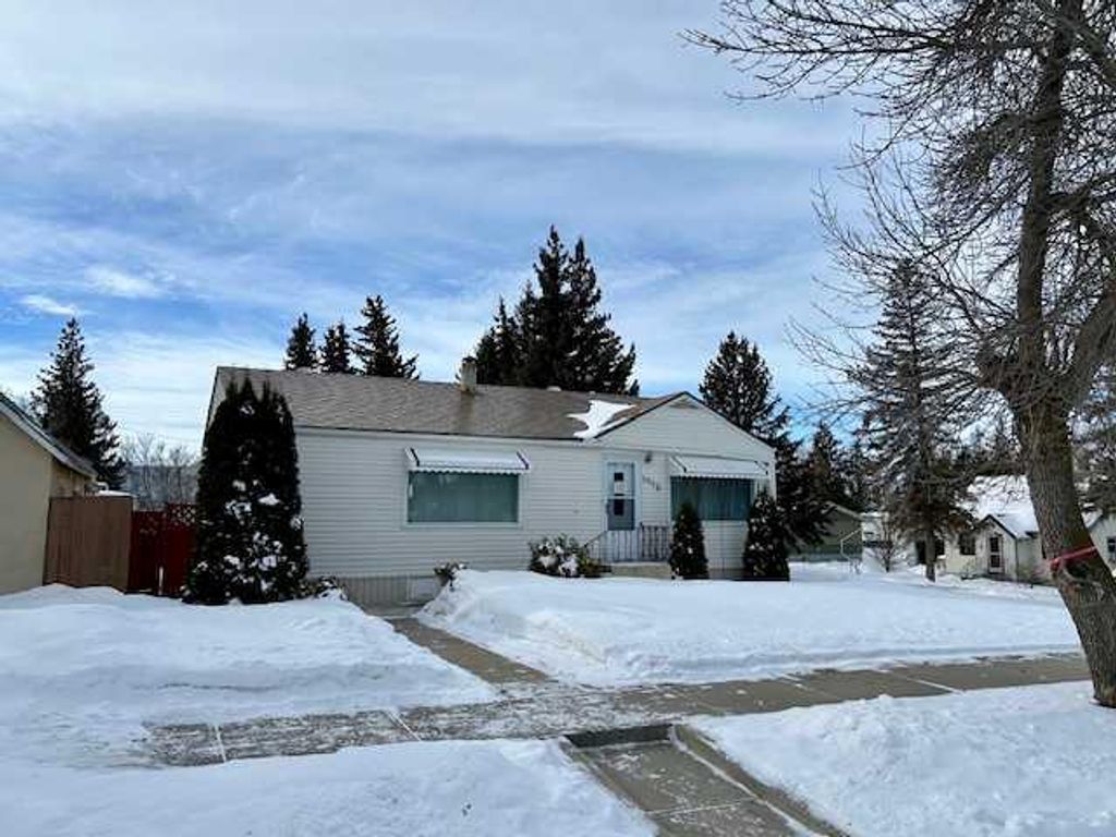 Photo of 5036 51 Ave, Bashaw, AB T0B 0H0 (MLS # A2288967)