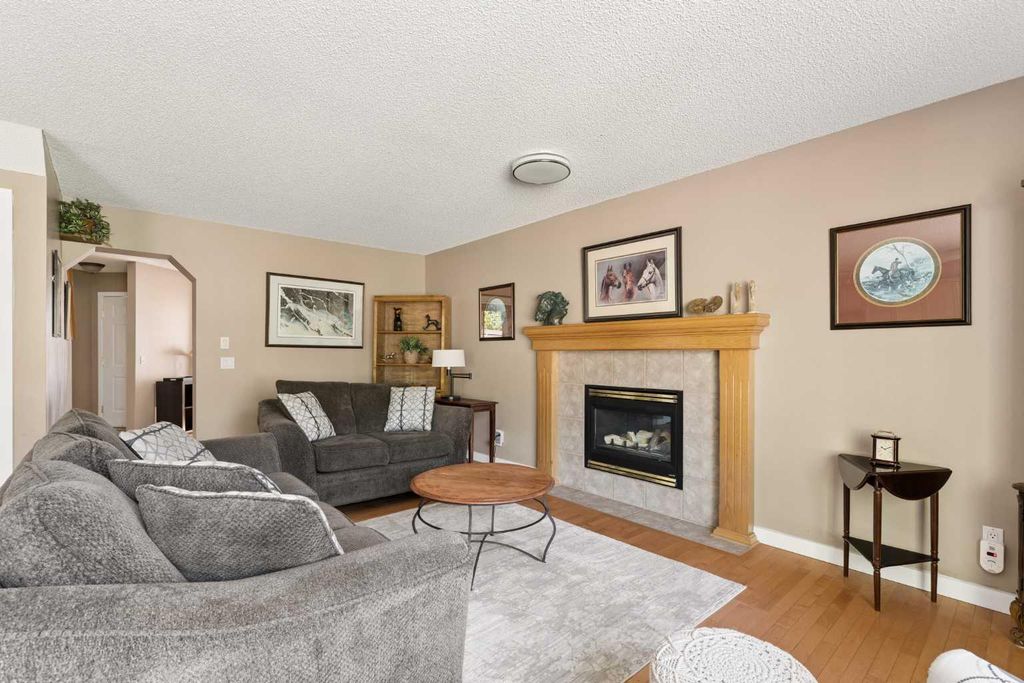 Photo of 11 Somerglen Court SW, Calgary, AB T2Y 3V5 (MLS # A2323476)